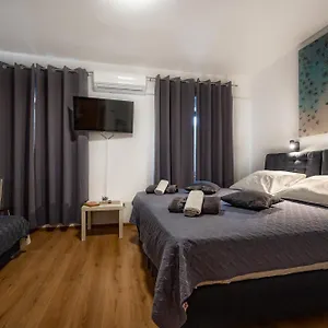 With Free Parking Bed & Breakfast