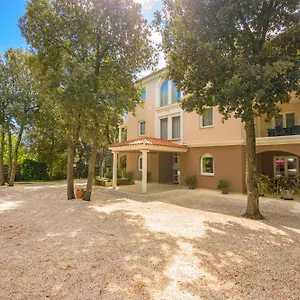 Apartman Elizabeta, Póla